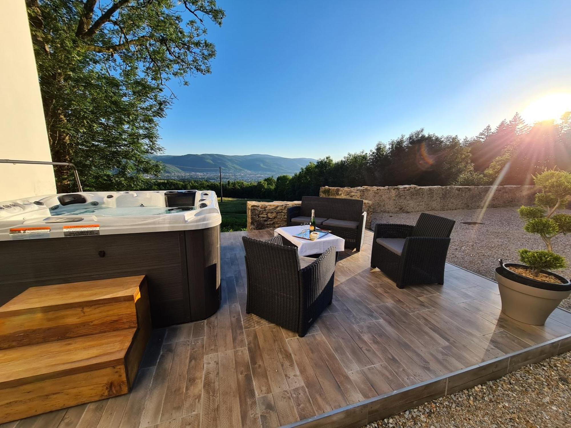 Gite Confortable Avec Spa Prive Et Confort Moderne Pont-de-Larn Esterno foto